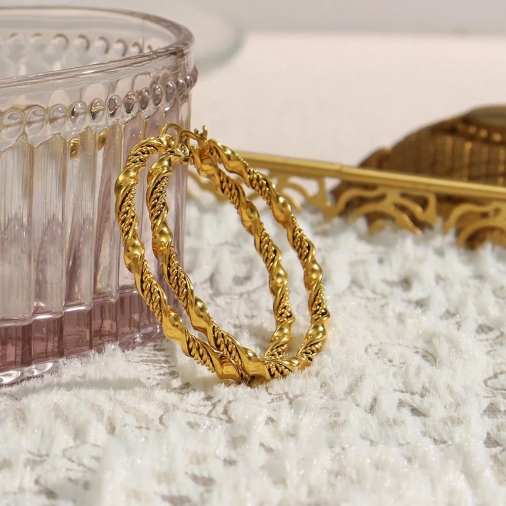 New Gold 18K Big Circle Hoop Earrings - Picture 3 of 8